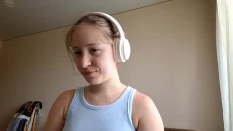 Mia online show from 06-20-26, 08:39