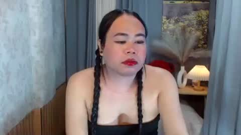 LEAH online show from 03-26-26, 01:17