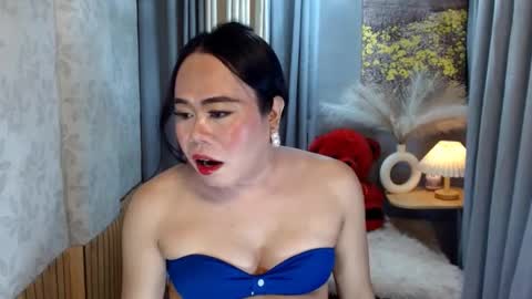 LEAH online show from 04-27-26, 05:22