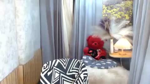 LEAH online show from 06-10-26, 05:23
