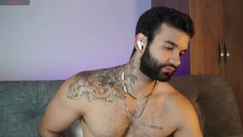 Snapshot of mark_hazze chatting on 11-03-25, 11:04 Mark online show from 11-03-25, 11:04