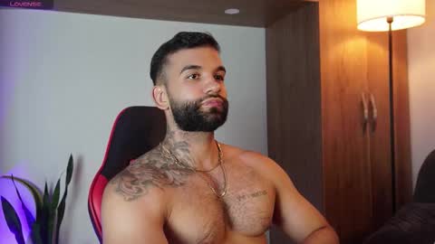 Snapshot of mark_hazze chatting on 11-08-25, 10:41 Mark online show from 11-08-25, 10:41