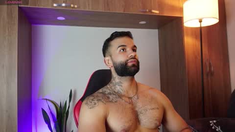 Snapshot of mark_hazze chatting on 11-10-25, 12:09 Mark online show from 11-10-25, 12:09