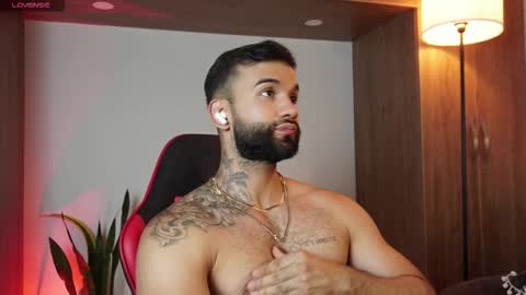 Snapshot of mark_hazze chatting on 11-10-25, 10:31 Mark online show from 11-10-25, 10:31