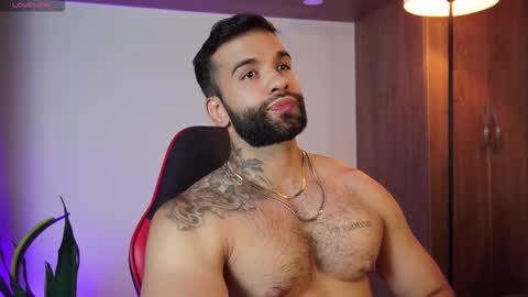 Snapshot of mark_hazze chatting on 11-15-25, 09:54 Mark online show from 11-15-25, 09:54