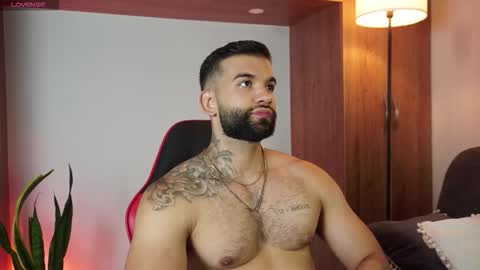 Snapshot of mark_hazze chatting on 11-24-25, 12:10 Mark online show from 11-24-25, 12:10