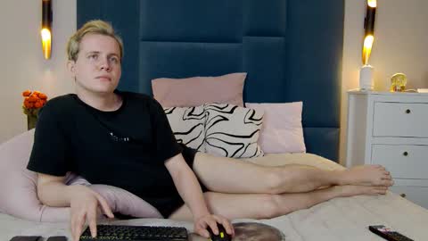 Mark online show from 03-26-26, 06:52