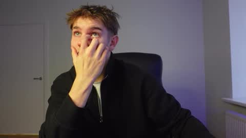 Snapshot of mark_karson chatting on 12-21-25, 10:00 MARK KARSON online show from 12-21-25, 10:00