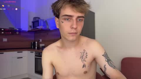 Snapshot of mark_lovrov chatting on 10-04-25, 10:46 Mark 3 online show from 10-04-25, 10:46