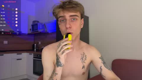 Snapshot of mark_lovrov chatting on 10-06-25, 02:03 Mark 3 online show from 10-06-25, 02:03