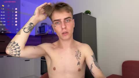 Snapshot of mark_lovrov chatting on 10-11-25, 11:20 Mark 3 online show from 10-11-25, 11:20