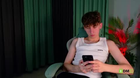 Snapshot of mark_safr chatting on 04-29-26, 01:59 Mark online show from 04-29-26, 01:59