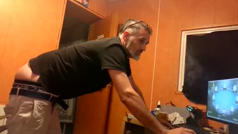 Snapshot of markbcnx chatting on 09-30-25, 10:04 markbcnx online show from 09-30-25, 10:04