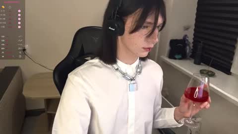 Snapshot of markcarthy chatting on 10-31-25, 04:52 Mark online show from 10-31-25, 04:52