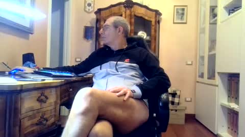 markmarkmark00 online show from 12-19-24, 08:23