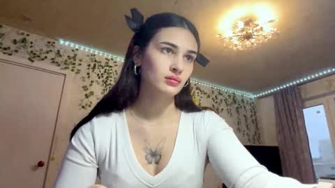 Snapshot of marlyngayo chatting on 12-17-25, 05:35 Lina online show from 12-17-25, 05:35