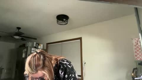 maroon_moon online show from 11-17-25, 11:54