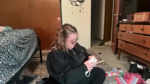 maroon_moon online show from 12-21-25, 01:57