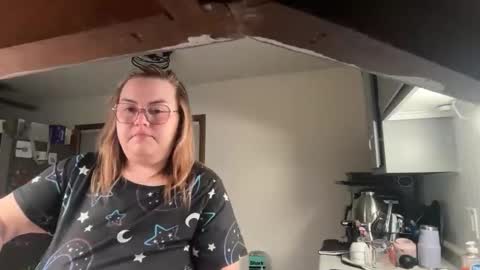 maroon_moon online show from 05-25-26, 03:23