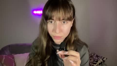 Snapshot of maroonaaa chatting on 09-29-25, 02:33 Mary online show from 09-29-25, 02:33