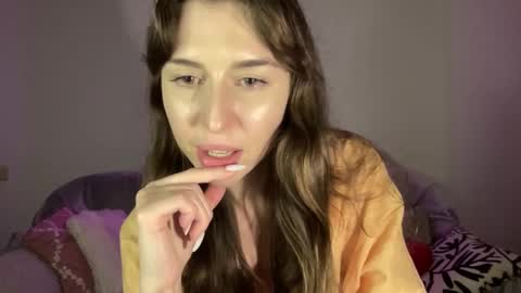 Snapshot of maroonaaa chatting on 11-03-25, 05:36 Mary online show from 11-03-25, 05:36