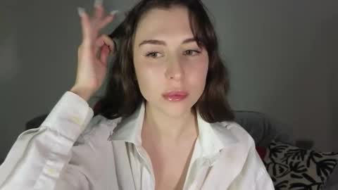 Snapshot of maroonaaa chatting on 11-26-25, 03:02 Mary online show from 11-26-25, 03:02