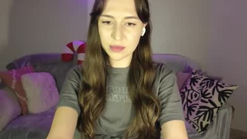 Snapshot of maroonaaa chatting on 11-29-25, 05:38 Mary online show from 11-29-25, 05:38