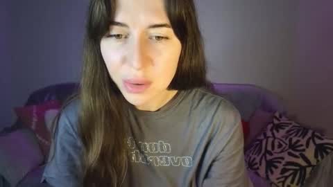 Snapshot of maroonaaa chatting on 11-30-25, 08:18 Mary online show from 11-30-25, 08:18