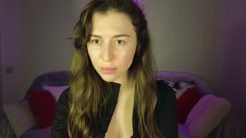 Snapshot of maroonaaa chatting on 12-16-25, 02:22 Mary online show from 12-16-25, 02:22