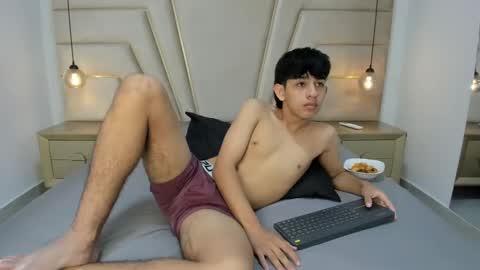 Snapshot of maroxcute chatting on 10-30-25, 11:44 maroxcute online show from 10-30-25, 11:44