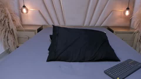 Snapshot of maroxcute chatting on 11-29-25, 01:25 maroxcute online show from 11-29-25, 01:25