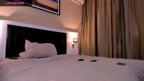 -- Mari -- online show from 02-12-26, 11:27