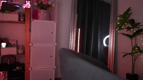 Maria  online broadcast from Tuesday to Suturday from 6 pm to 12 pm Germany time Sunday-Monday offline online show from 10-04-25, 08:40