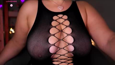 Maria  online broadcast from Tuesday to Suturday from 6 pm to 12 pm Germany time Sunday-Monday offline online show from 10-08-25, 06:38