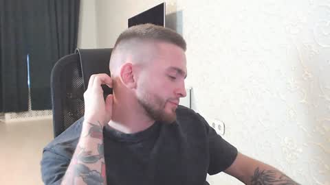 Snapshot of marselle_looker chatting on 01-10-25, 08:29 Marselle online show from 01-10-25, 08:29