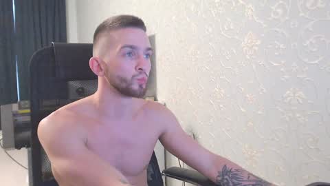 Snapshot of marselle_looker chatting on 01-12-25, 08:04 Marselle online show from 01-12-25, 08:04