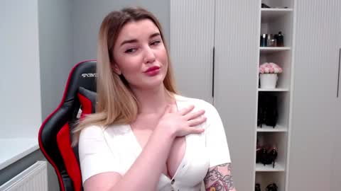 Snapshot of marti_lovely chatting on 03-11-25, 09:37 Marti online show from 03-11-25, 09:37