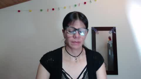 Snapshot of martina_27_ chatting on 10-20-25, 02:06 Martina online show from 10-20-25, 02:06