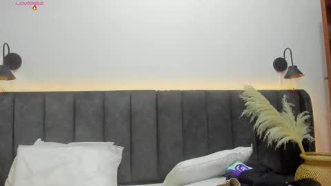 Snapshot of martina_jackson_ chatting on 10-12-25, 07:57 Laura online show from 10-12-25, 07:57