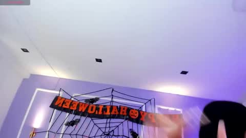 Snapshot of martina_saenz1 chatting on 10-31-25, 08:43 Martina online show from 10-31-25, 08:43