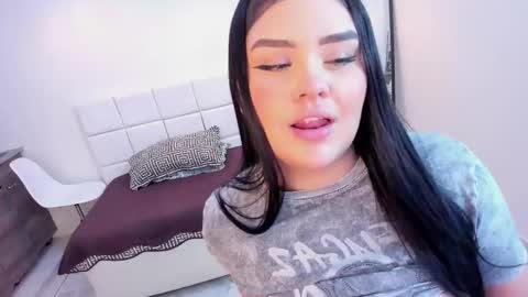 Snapshot of martina_saenz1 chatting on 11-26-25, 01:56 Martina online show from 11-26-25, 01:56