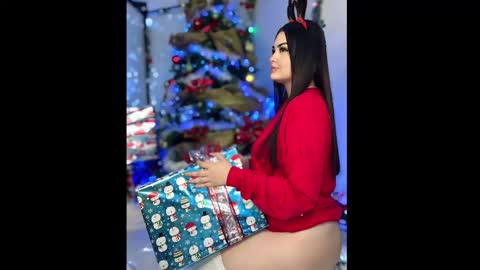 Snapshot of martina_saenz1 chatting on 12-16-25, 08:03 Martina online show from 12-16-25, 08:03