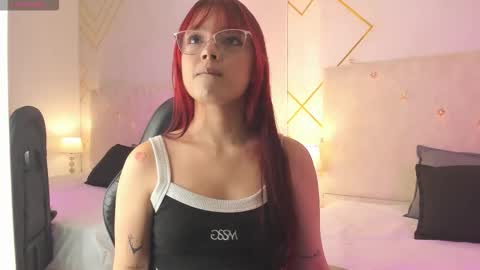 Snapshot of martinaa_garcia chatting on 12-15-25, 08:02 Martina online show from 12-15-25, 08:02