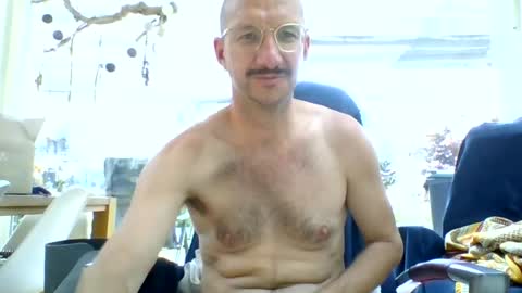 Snapshot of martinadam18 chatting on 06-19-26, 11:03 martinadam18 online show from 06-19-26, 11:03