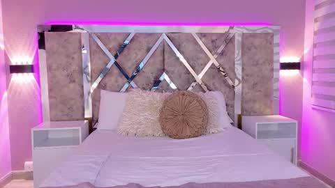 Snapshot of martinagarcia__ chatting on 12-16-25, 05:40 Martina Garcia online show from 12-16-25, 05:40