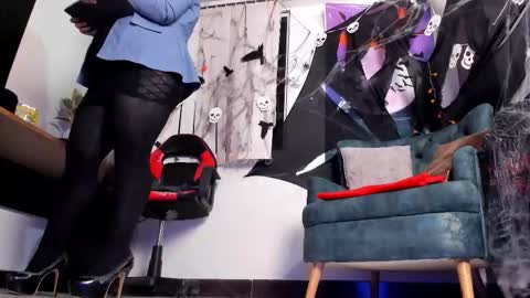 Snapshot of martinasoto chatting on 10-25-25, 03:36 martinasoto online show from 10-25-25, 03:36