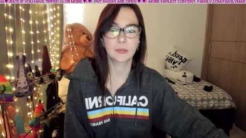 Snapshot of martinatina chatting on 10-21-25, 07:58 MARTINA online show from 10-21-25, 07:58