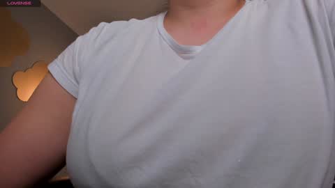 Snapshot of martinnabonnet chatting on 02-08-25, 10:29 Martinna Bonnet online show from 02-08-25, 10:29