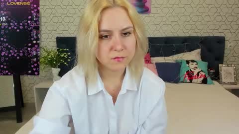 Snapshot of mary__bailey chatting on 01-15-25, 07:48 mary__bailey online show from 01-15-25, 07:48