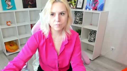 Snapshot of mary__bailey chatting on 02-01-25, 12:51 mary__bailey online show from 02-01-25, 12:51